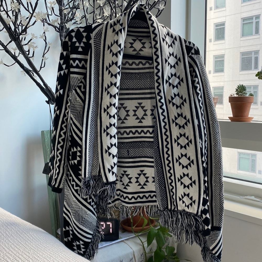 Southwest Design Knit Sweater 🖤
